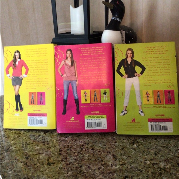 🛍2 for $30🛍️Preloved 3 Pretty Little Liar paperback no… - Picture 3 of 3